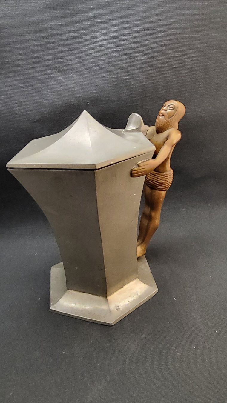 Statuette: Antike Zinnkanne mit figürlichem Griff – Usato da Basel venduto da spinne02 1