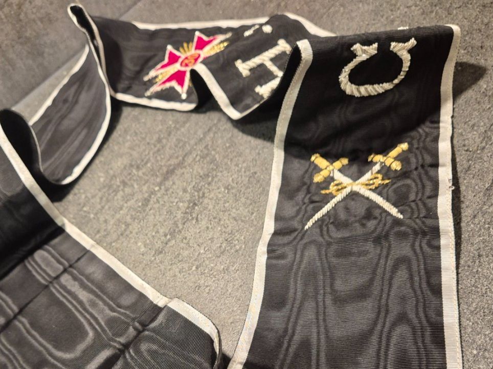 Uniformen: Franc-Maçonnerie C.K.H. 30 Croix – Gebraucht aus Essertes von onezoneplay