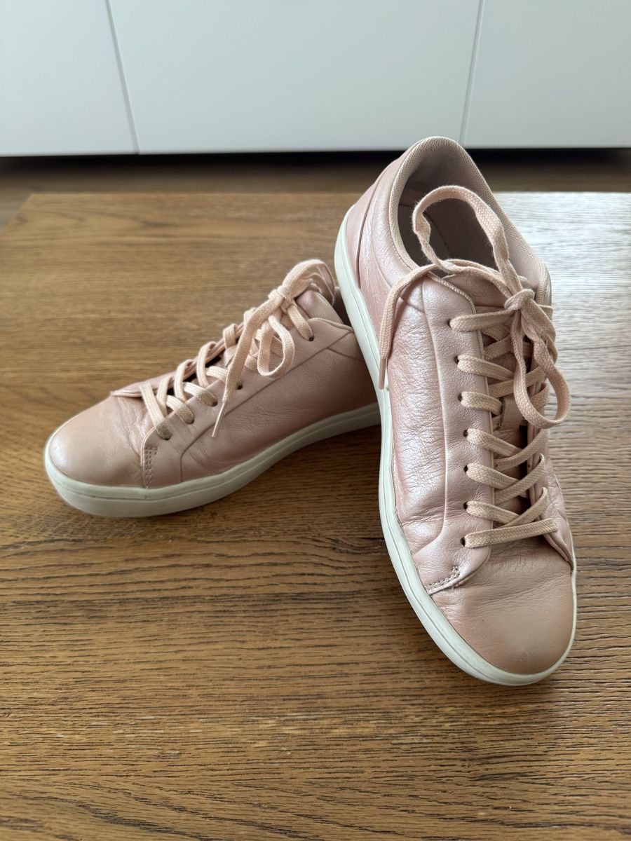 Lacoste Scarpe da donna: Lacoste Sneaker rosa Grösse 40.5 gebraucht – Usato da Küssnacht am Rigi venduto da Belli_12 1