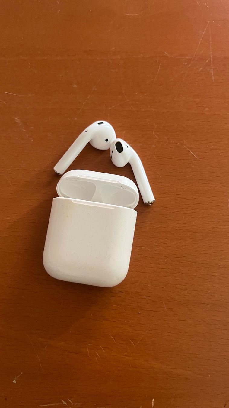 Apple Kopfhörer: Apple Airpods – Gebraucht aus Oberengstringen von em2k