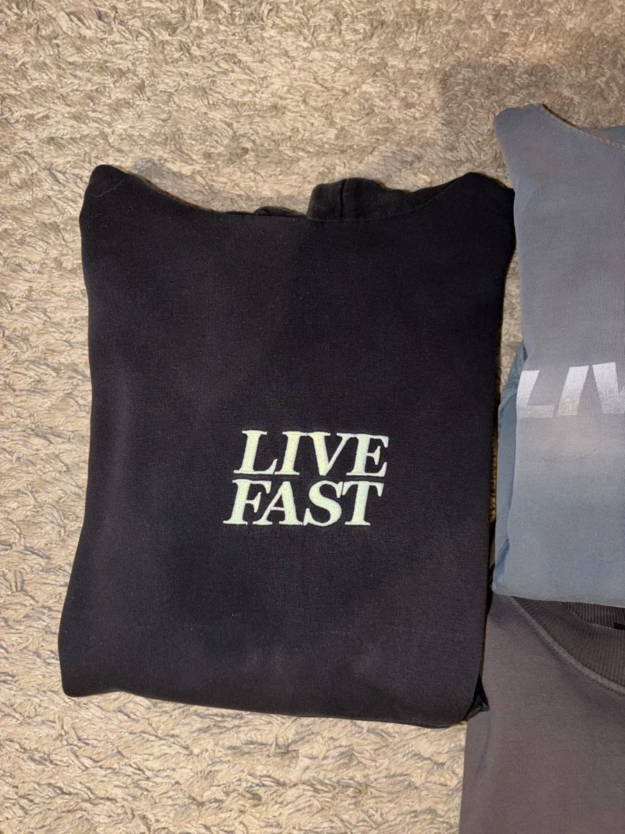 Live Fast Die Young Maglioni & Felpe: LFDY Hoodies 3er Pack – Usato da Visperterminen venduto da lgresell 3