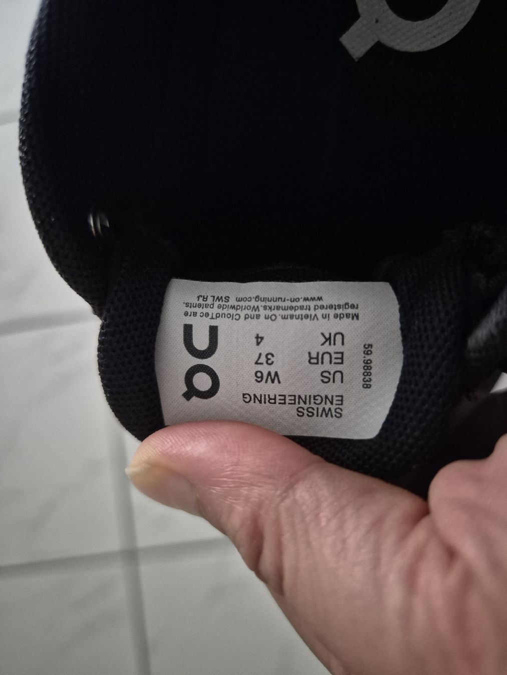 On Damenschuhe: Neuwertiger wasserfester On Cloud Grösse 37 – Gebraucht aus Tuggen von Sarabaet 5