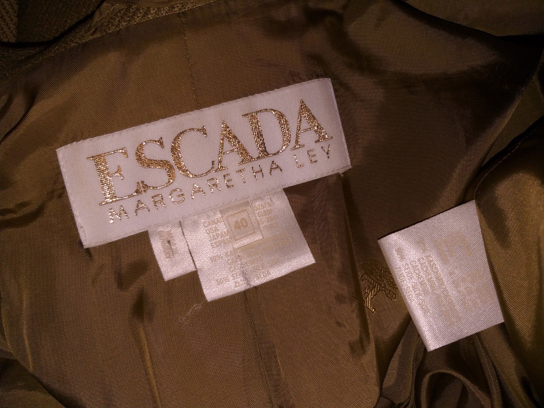 Escada Giacche: ESCADA Blazer 50 % cachemire + 50 % soie taille / Grosse 40 – Usato da Cossonay-ville venduto da Super-Price-Quality 9