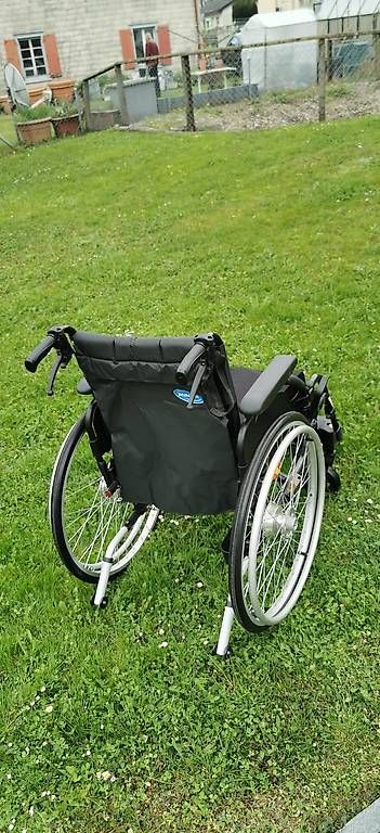 Sedie a rotelle: Invacare Action 3 Rollstuhl – Usato da Hindelbank venduto da Hibaho 2