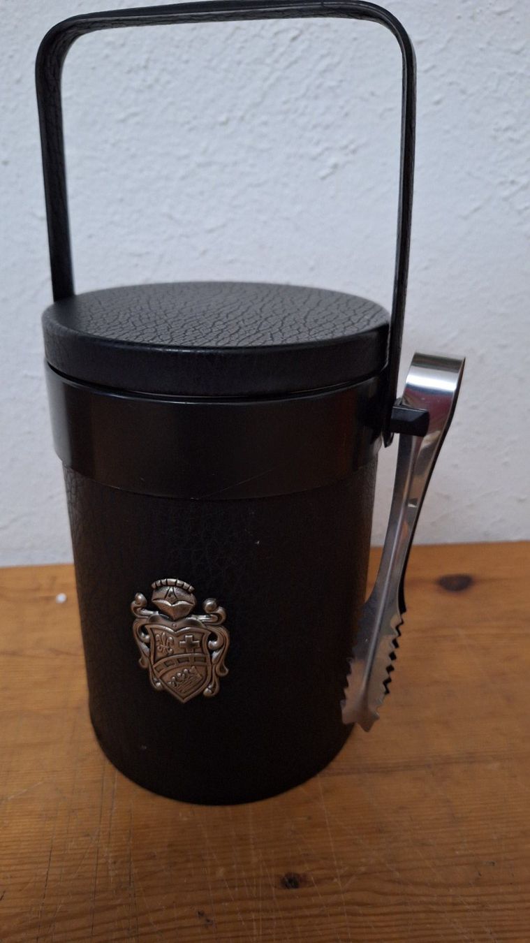 Contenitori & Simili: Vintage Eisbehälter Kunststoff schwarz – Usato da Arlesheim venduto da shopradl