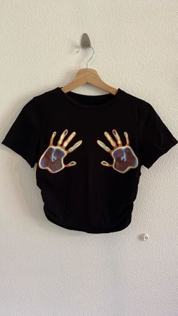 T-shirt noir avec motif