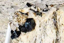 Mineral: Magnetit mit Ilmenit Mix Übergang Hämatit. Speziell