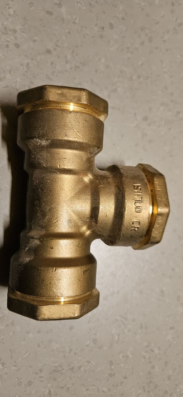 Geberit Tubi & Tubi flessibili: Messingfitting T-Stück ISIFLO – Usato da Baar venduto da Vel...Baar45 6