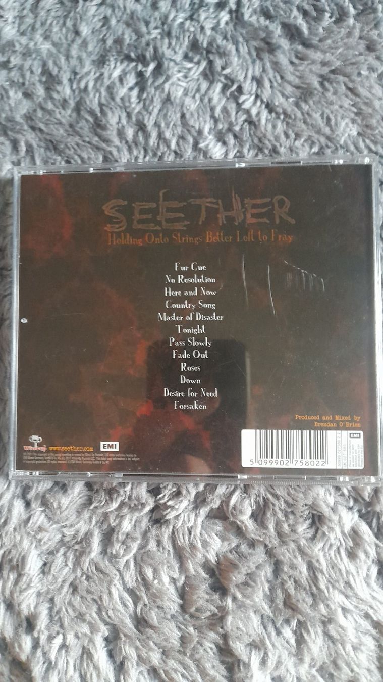 CD: SEETHER    HOLDING ONTO STRINGS BETTER LEFT TO FRAY   CD – Usato da Wetzikon ZH venduto da Ramones01 1