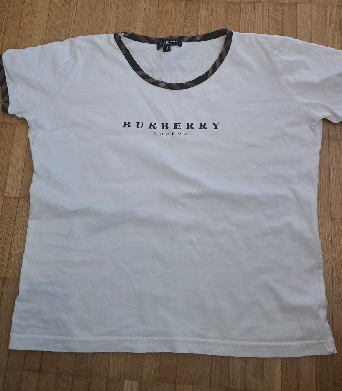 Burberry T-shirts: Burberry t shirt – D'occasion à Oberglatt ZH par ros_w89m 3