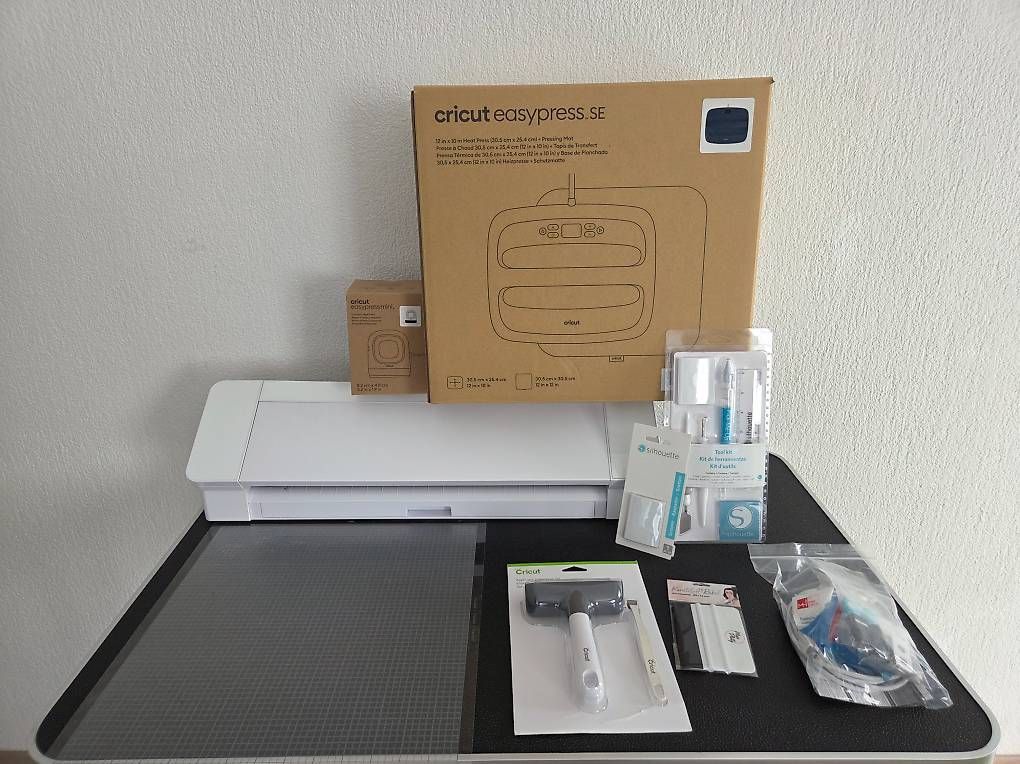 Stampanti: Silhouette Cameo 4 Plus Schneideplotter + 2 Transferpressen – Usato da Weier im Emmental venduto da Sho1326