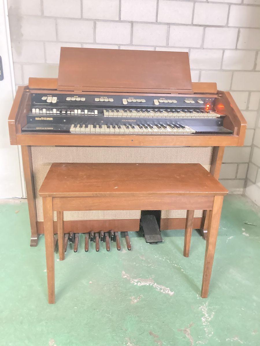 Hammond Strumenti musicali: Hammond Orgel M 100 – Usato da Zürich venduto da anorg