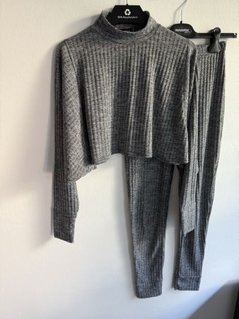 BOOHOO set in grey color like new! (size M)