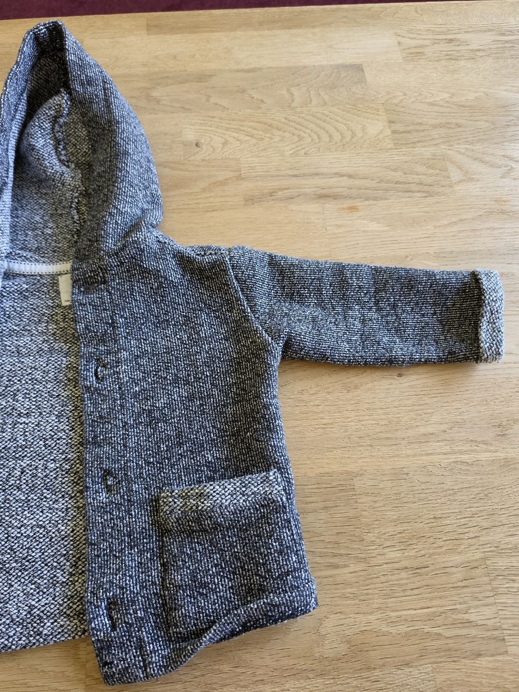 Zara Giacche & Cappotti: Zara Strickjacke Gr. 86 mit Kapuze  – Usato da Bergdietikon venduto da Staphylococcus 1