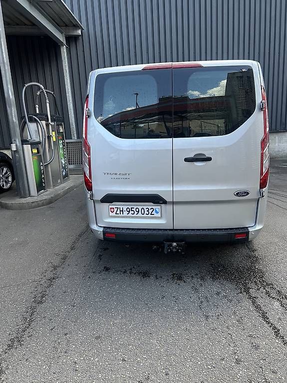 Dienstleistungen & Reparaturen: Ford Transit Customer  – Gebraucht aus Adliswil von Birchler03