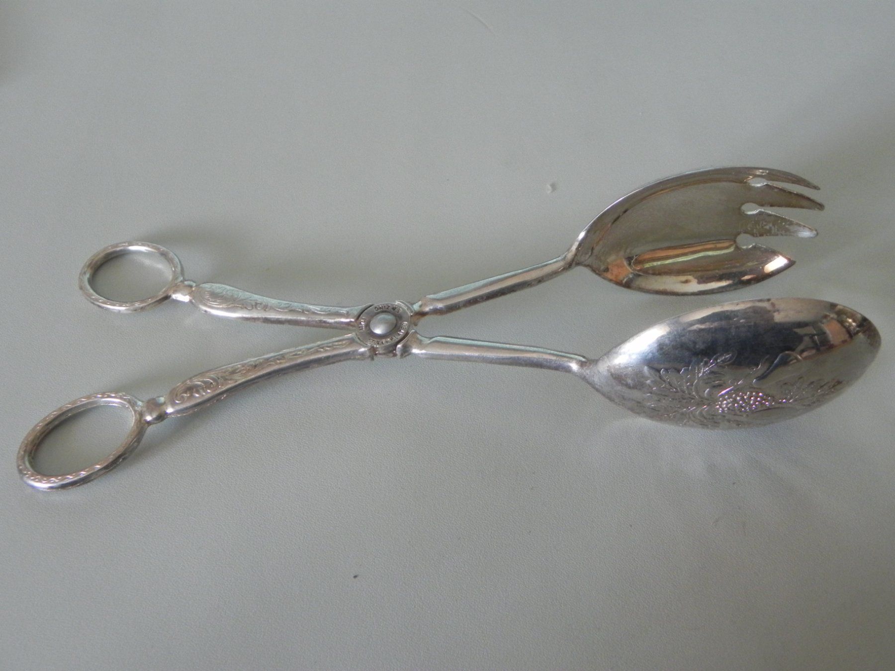 Set di posate: Antike verzierte versilberte Servierzange – Usato da Minusio venduto da Lory64