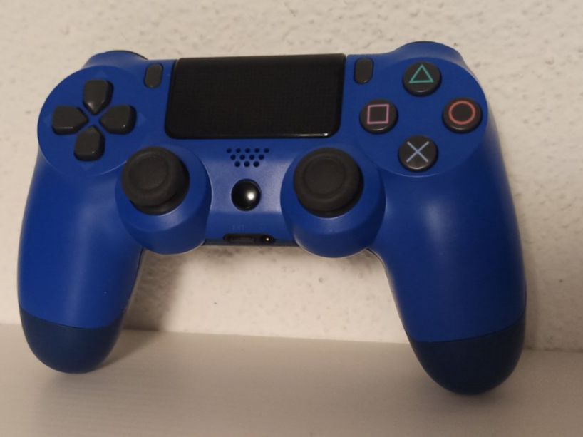 Controller: Wireless Controller PS4 V1 – Usato da Oberweningen venduto da mar_87mx