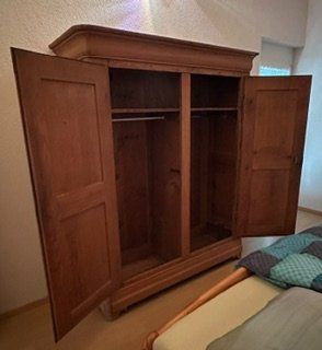 Armadi: Schrank aus Holz – Usato da Liedertswil venduto da Schalali-1 1