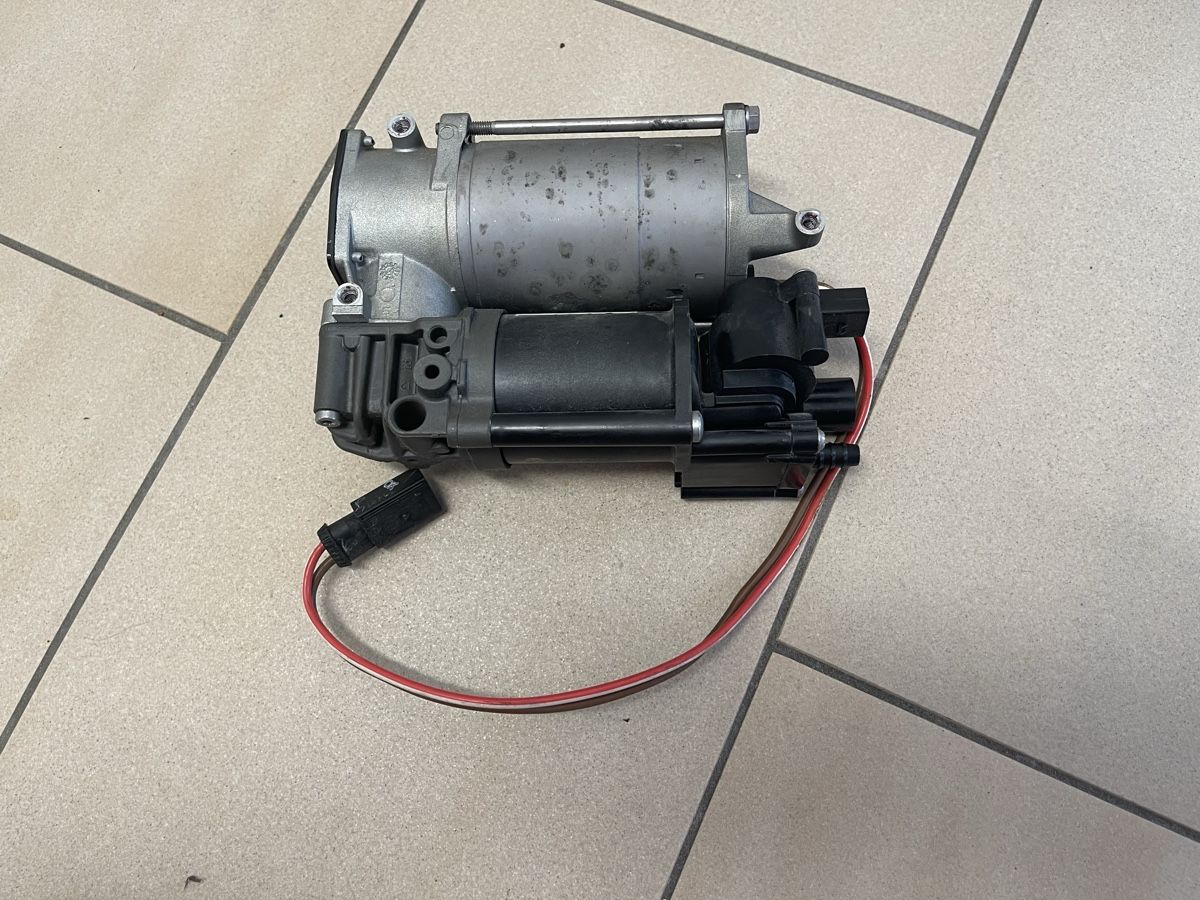 BMW Tutti pezzi di ricambio auto: BMW  Luftfederung Kompressor 37206875176-01 – Difettoso da Elsau venduto da isidobrany09