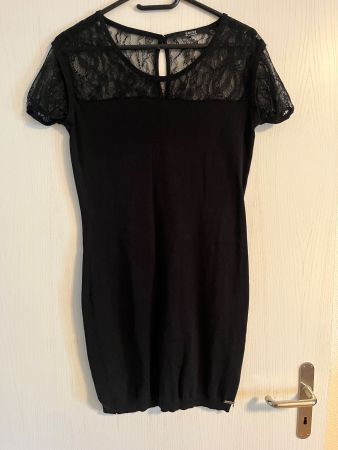 Guess Damen Kleid mit Spitze Gr. M 38