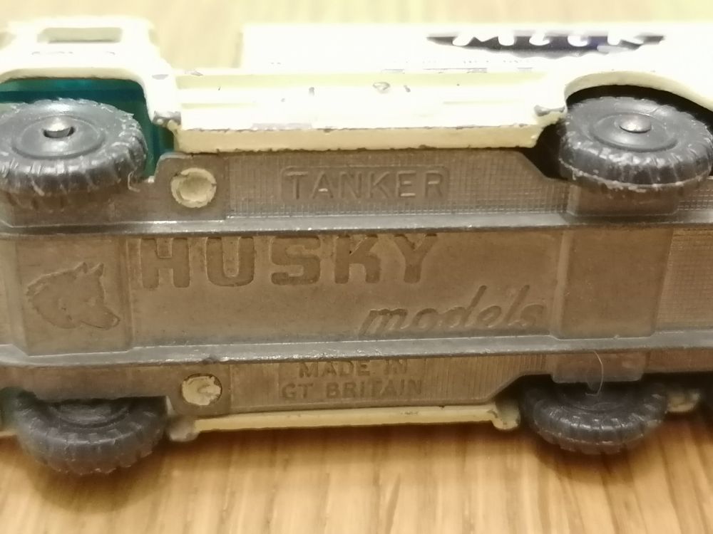 Husky Models - Tanker - Milk / Milch 5