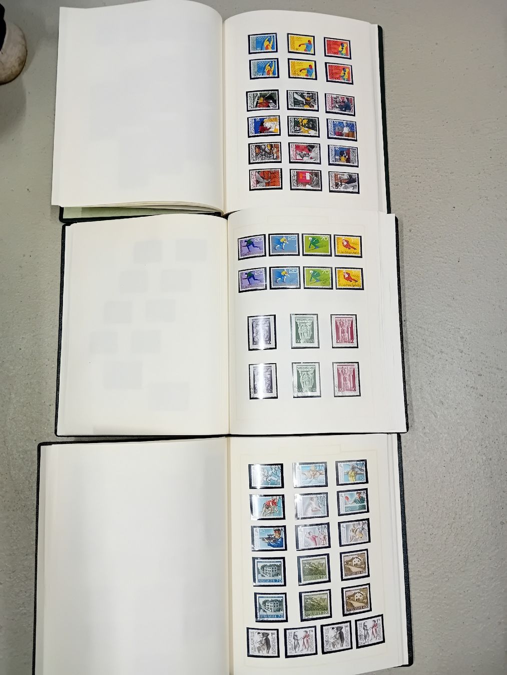 Album: Briefmarkenalbum mit verschiedenen Marken  – Nuovo (secondo la descrizione) da Lengnau AG venduto da pie_prp9 4