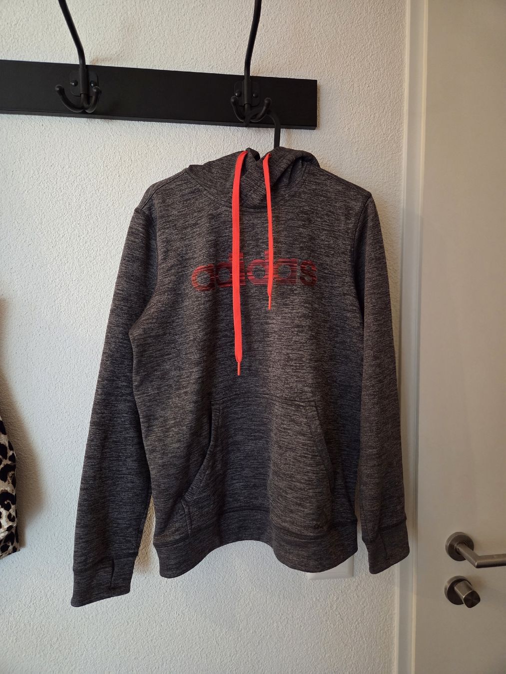 Adidas Maglioni & Felpe: grauer Adidas Kaputzenpullover in Gr. M – Nuovo (secondo la descrizione) da Lachen SZ venduto da shi_vpk5
