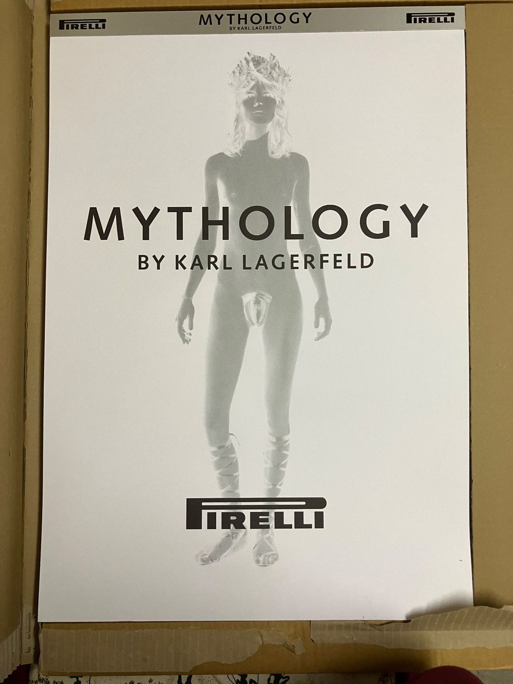 Pirelli Calendari: Pirelli Kalender Poster Mythology by Karl Lagerfeld mit Code – Nuovo e nell'imballaggio originale da Dintikon venduto da 51rh