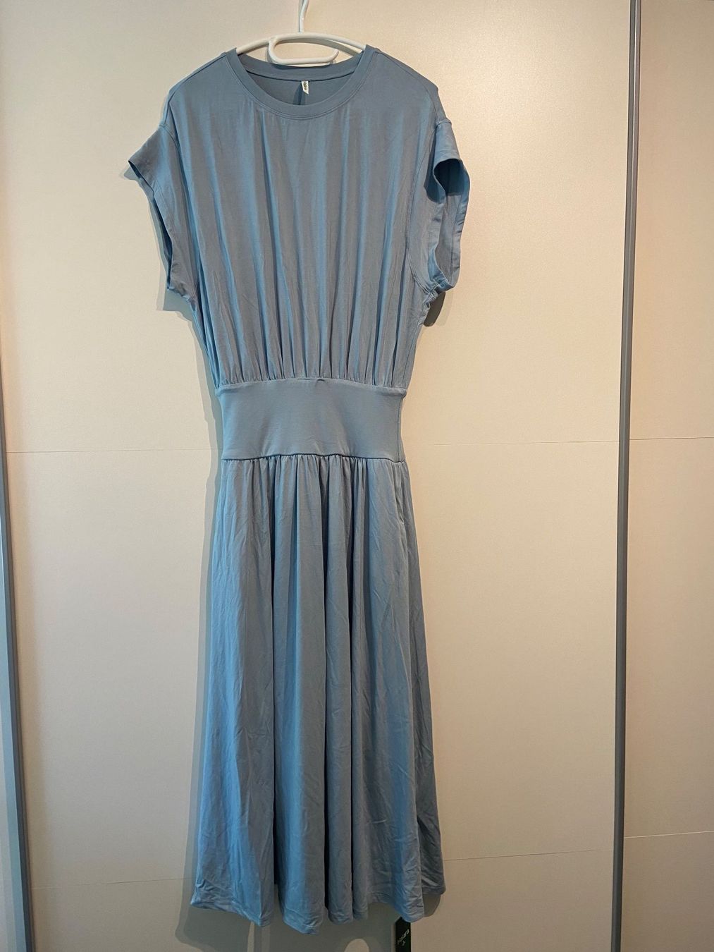 Halara Kleider: Damenkleid Halara hellblau Grösse M NEU – Neu und originalverpackt aus Horw von Mife01 1