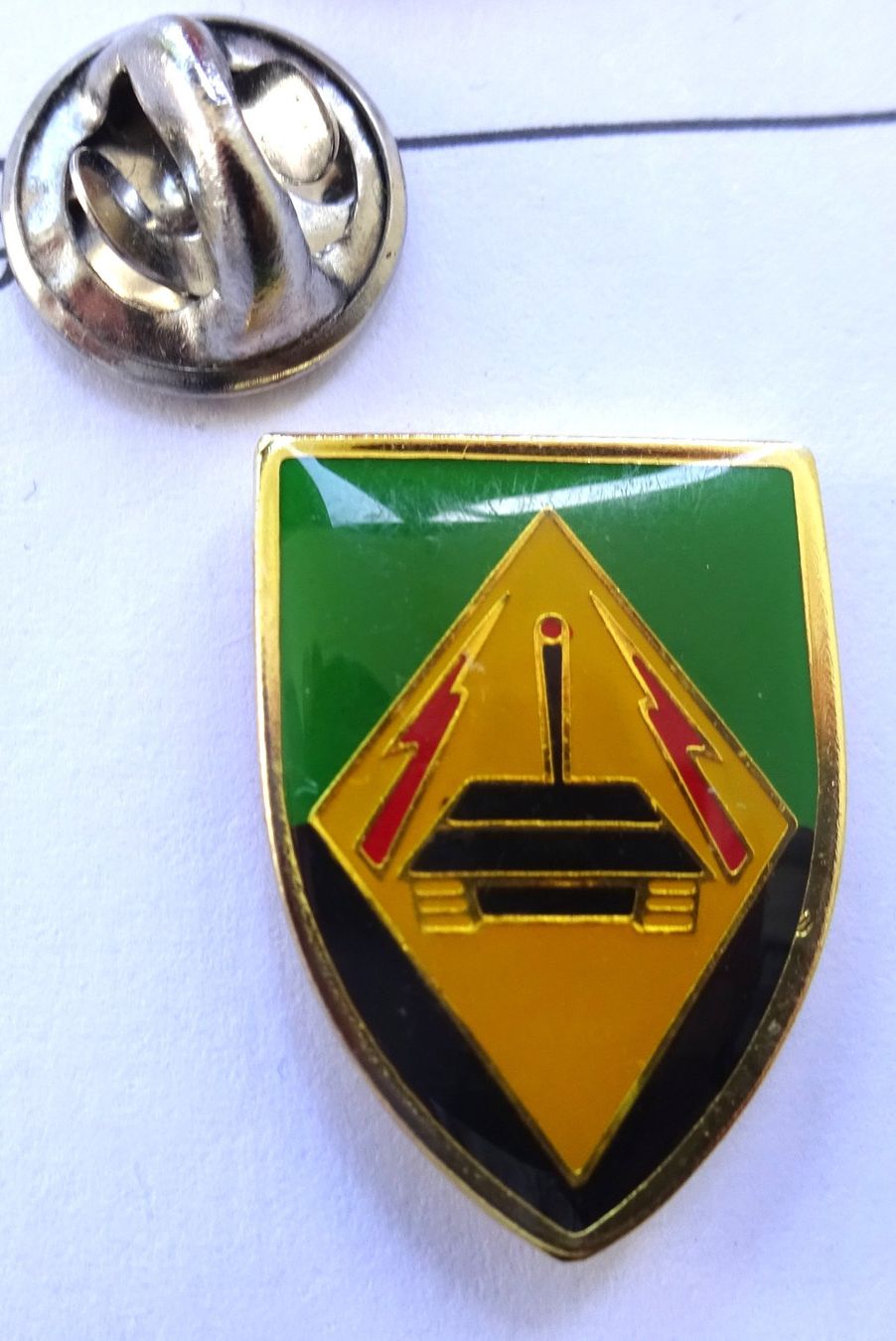 Placchette & Badge: Pin Wappen  Grün Blitz  gelb – Usato da Utzenstorf venduto da BUtter81