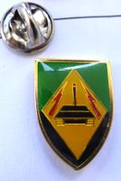 Pin Wappen  Grün Blitz  gelb