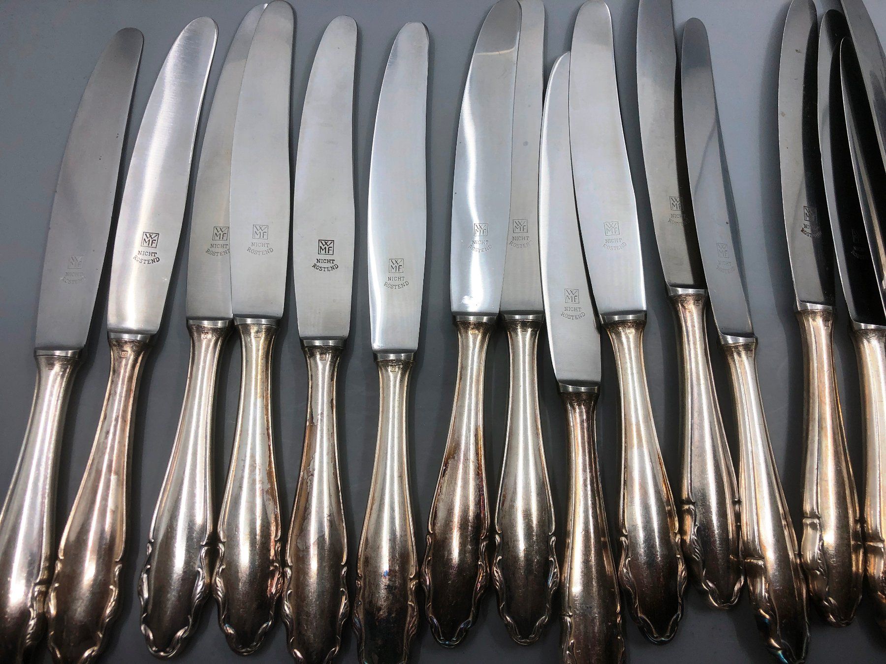 WMF Posate: 2x Tafelmesser versilbert WMF Modell 2200 – Usato da Basel venduto da Tiabeanie 1