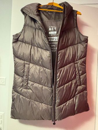 Langes beiges Daunengilet