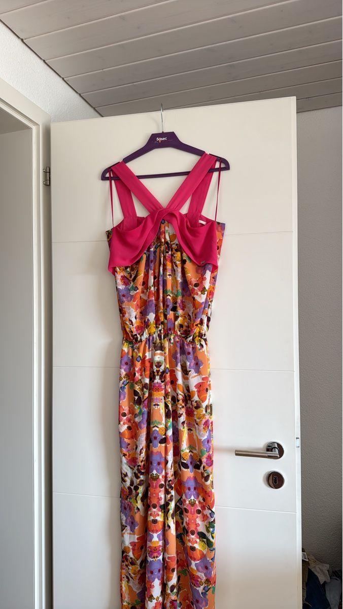Vestiti: Sommerliches Maxikleid mit Blumenmuster, Grösse 36-38 – Nuovo (secondo la descrizione) da Eggersriet venduto da Gio_Mag_Stucki
