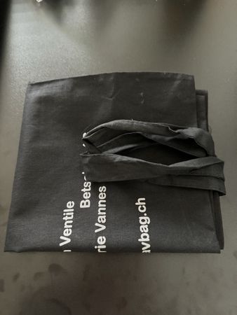 AVB Stofftasche mit Logo der Firma und sonstigen Schriftzüge