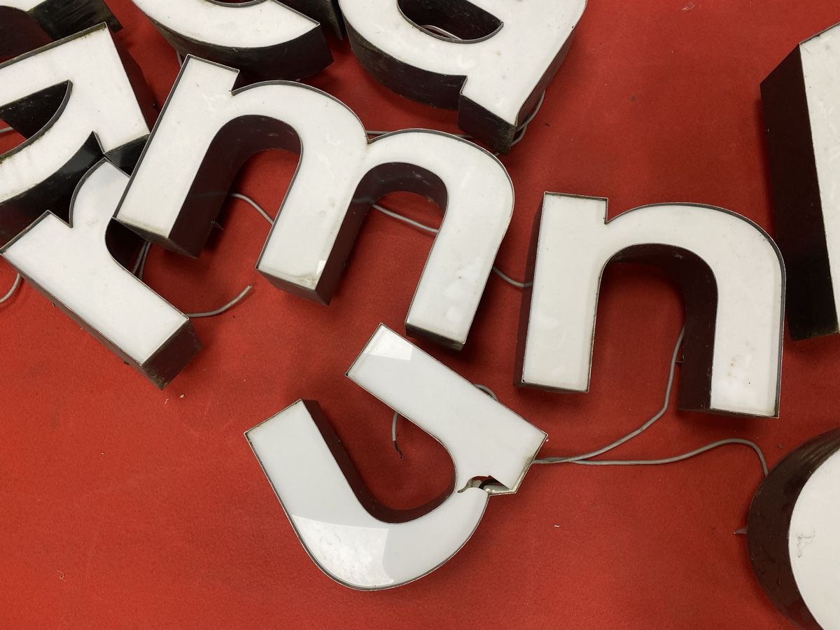 Tutte le decorazioni: 11 Leuchtbuchstaben  – Difettoso da Hägglingen venduto da Karin0802 3