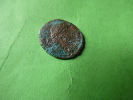 uralte Bronzemünze  16 mm     1.58 g
