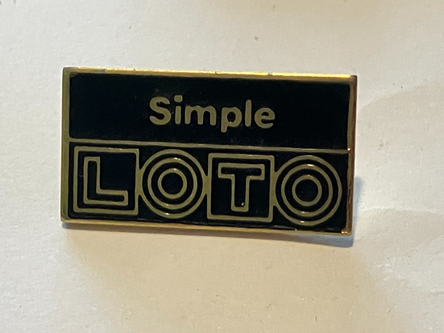 Plaketten & Abzeichen: 1 Pin Simple Loto – Gebraucht aus Basel von djwwpp