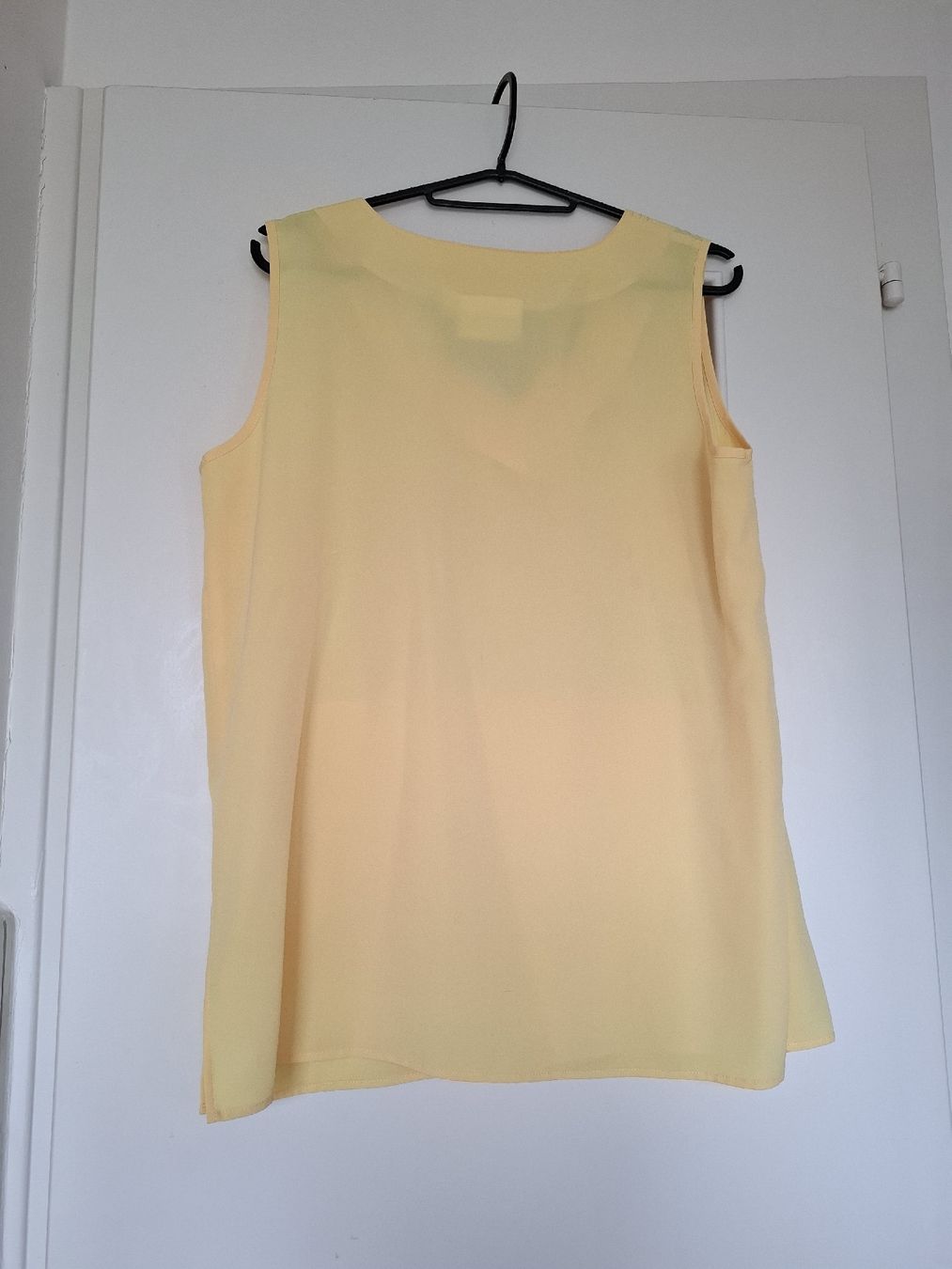 Top: Petit top jaune Vintage – Nuovo (secondo la descrizione) da La Tour-de-Peilz venduto da Marin_nette 2