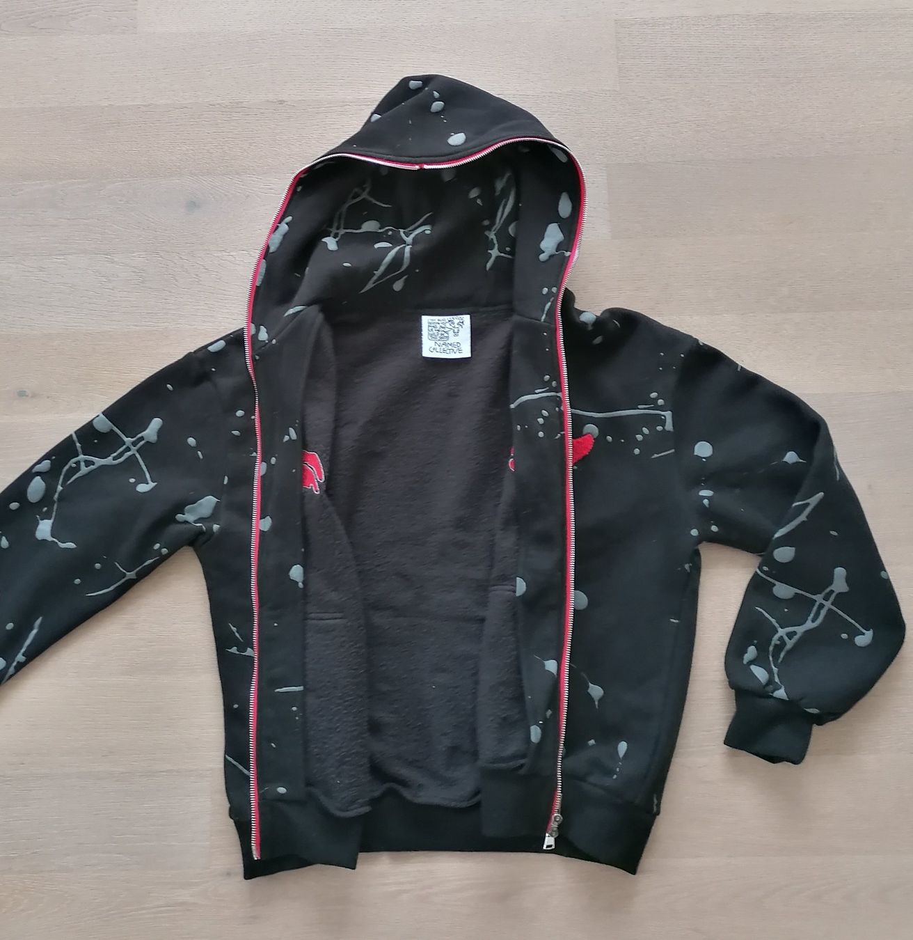 Giacche: Hoodie "Named Collective", schwarz-rot – Usato da Frauenfeld venduto da nico.jeva 2