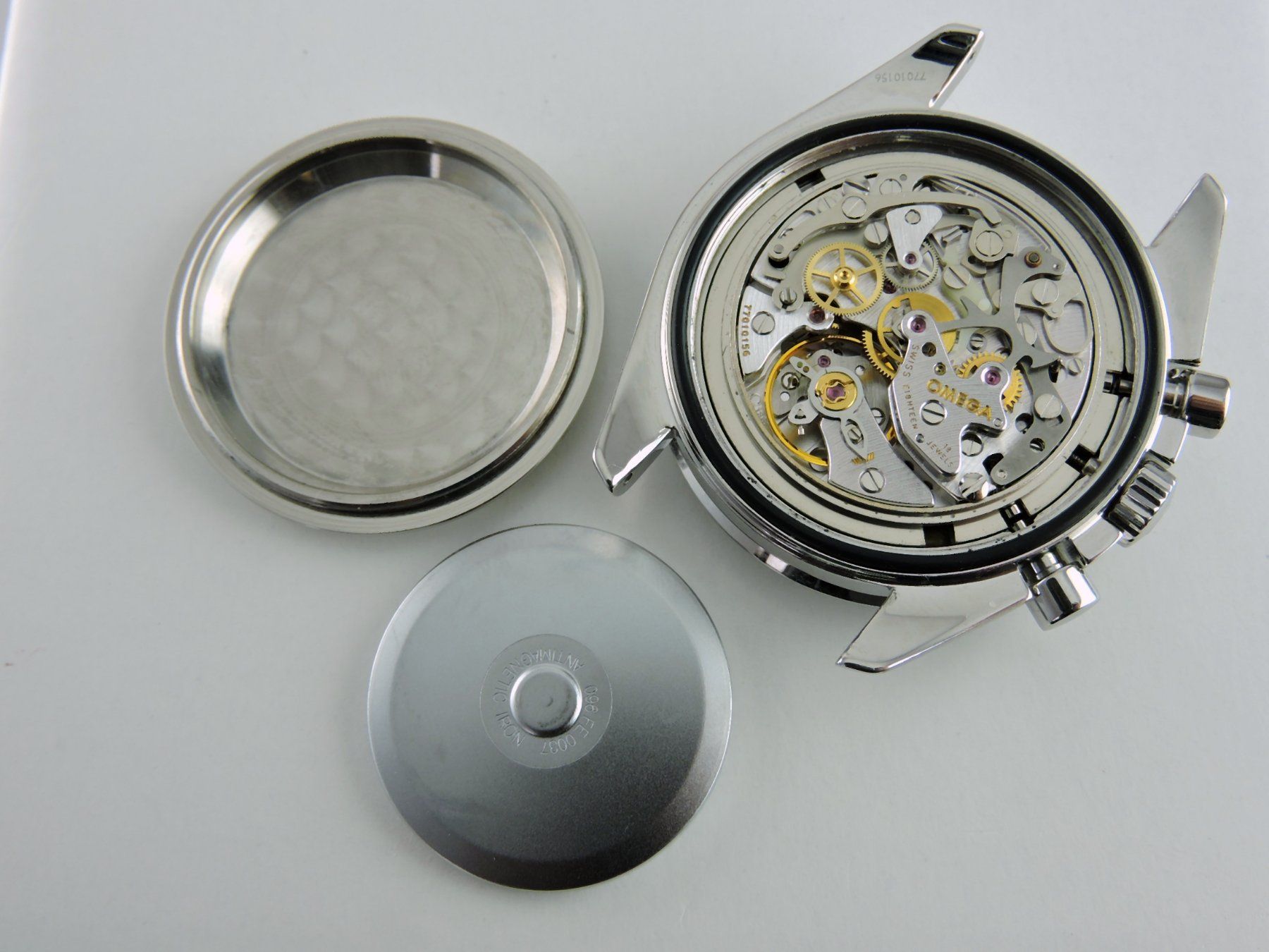 Omega Uhren: 1999 Omega Speedmaster Ltd.Apollo XI 3560.50 - Serviced, B&P – Gebraucht aus Bern von Vintage-Oyster 9