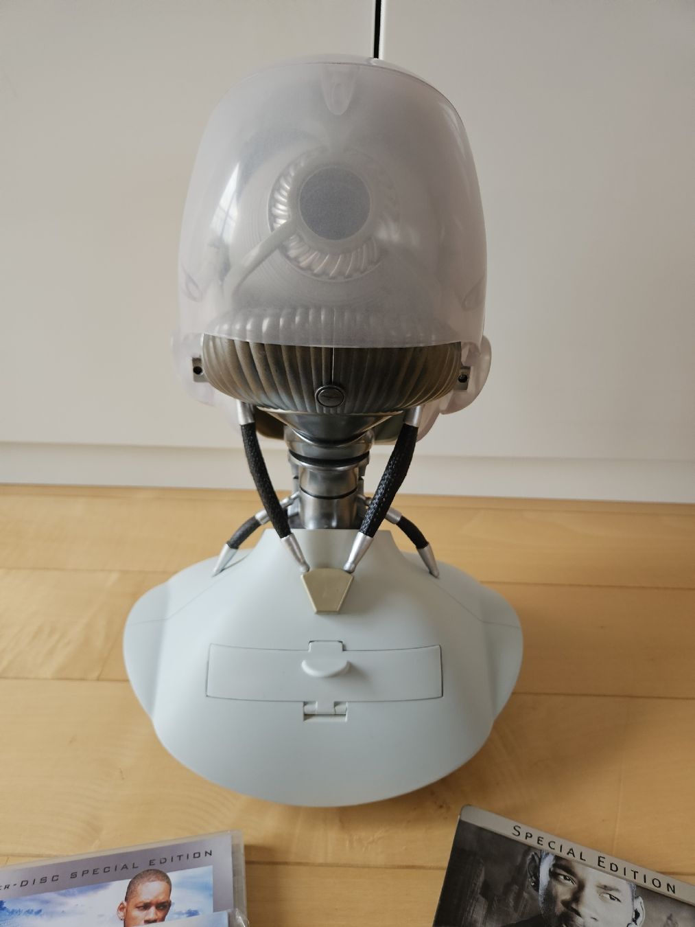 Tutti i DVDs: I, Robot DVD-Set mit Sonny Head – Usato da Wildberg venduto da Reunionevents 5