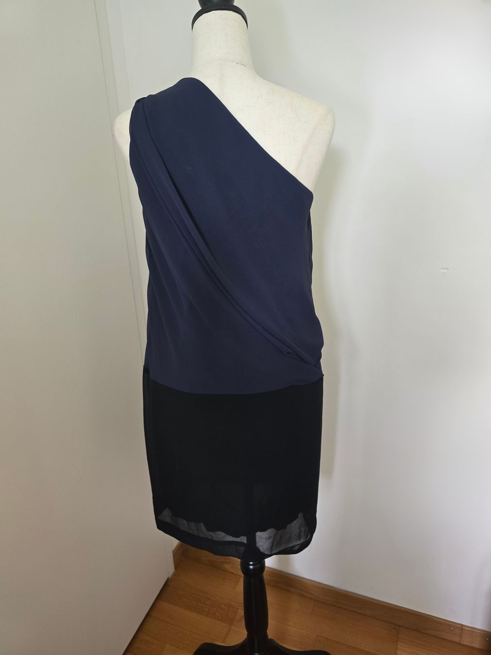 Acne Studios Robes: Acne Studios elegantes One-Shoulder Kleid Gr. 38 – D'occasion à Tecknau par Leni_SecondLove 1