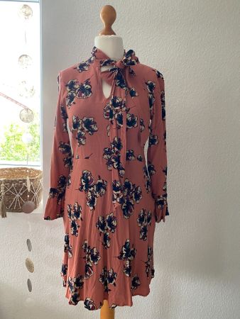 Elegantes Kleid von Nulu in Gr. 38