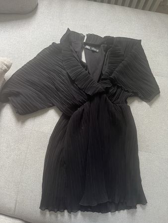 Robe short Zara noire plissée taille XS neuf