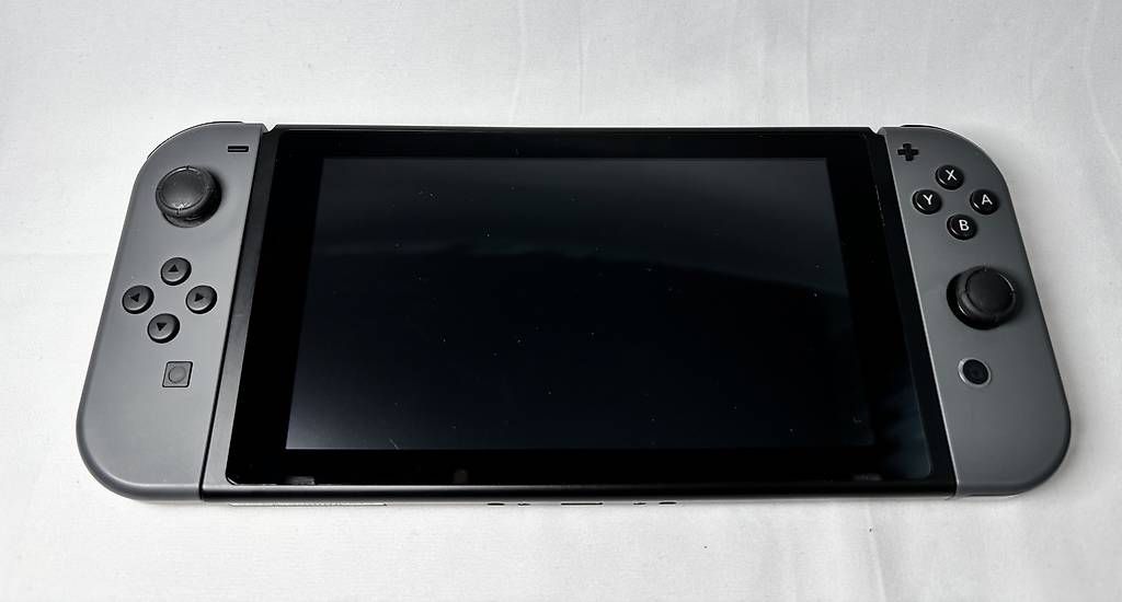 Nintendo Console: Nintendo Switch Console | 64GB MicroSD + Gioco – Usato da Gordola venduto da kar_gy5g 1