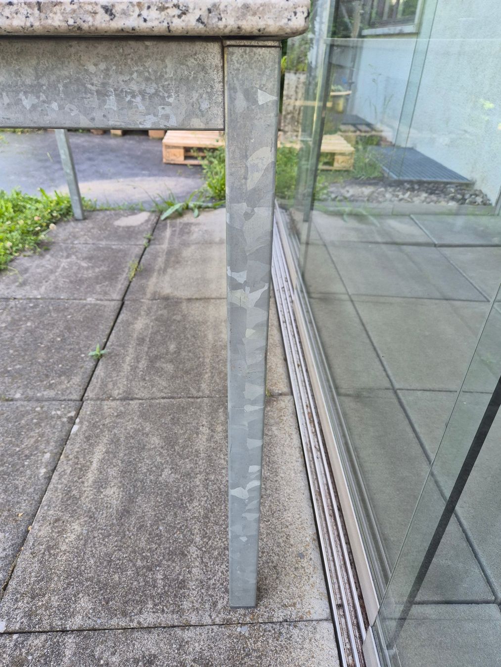 Tavoli: Gartentisch mit Granitplatte – Usato da Bremgarten b Bern venduto da lavendel43 3