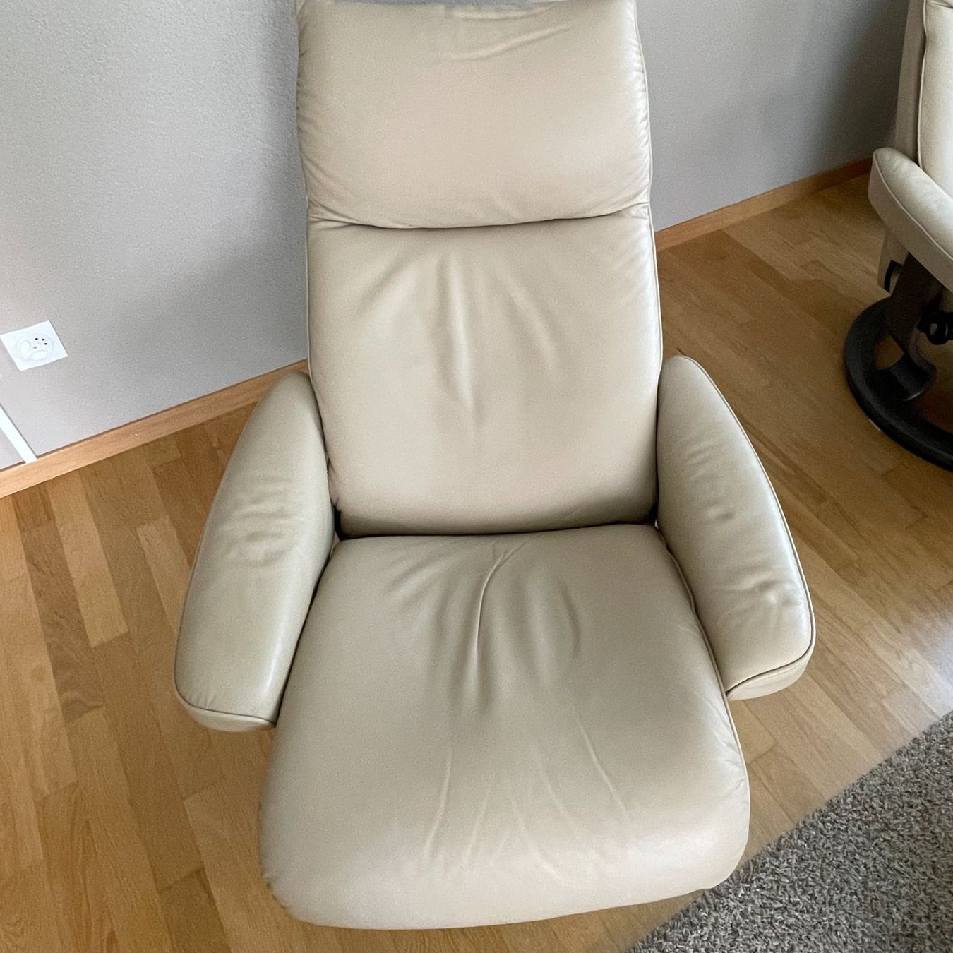 Poltrone: Relaxsessel mit Hocker Leder beige drehbar – Usato da Andwil SG venduto da Andwil11 2