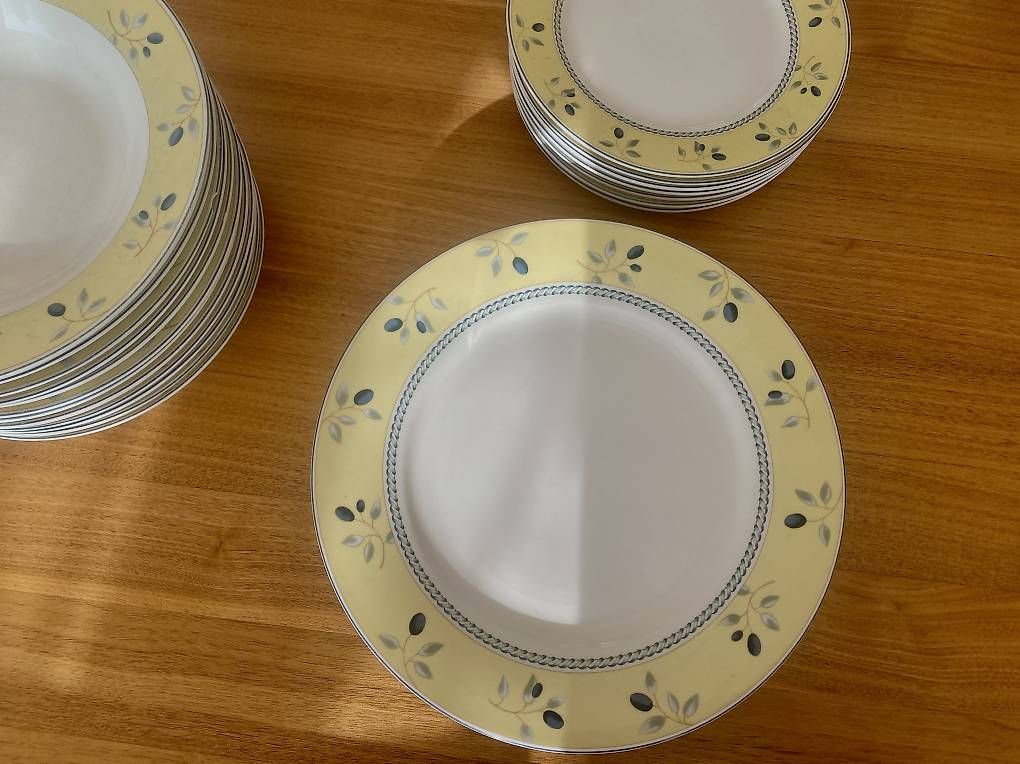 Piatti: Assiettes vaisselle (set)  – Usato da Montreux venduto da dan_g5wm 2
