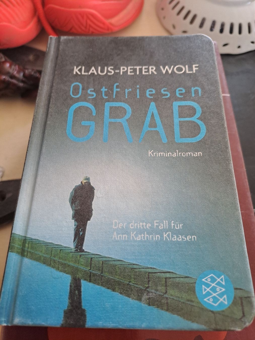 Libri: Klaus-Peter Wolf - Ostfriesengrab, spannender Krimi! – Usato da Zürich venduto da Schoebi19
